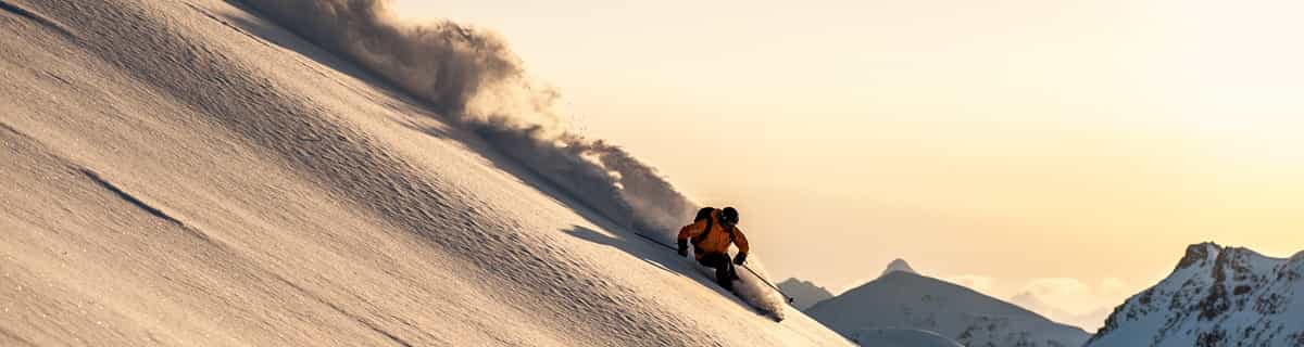 verschneites Skigebiet