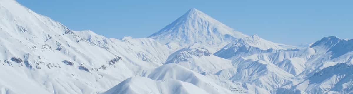 verschneites Skigebiet